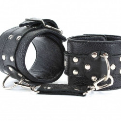 Чёрные наручники из кожи с пряжками